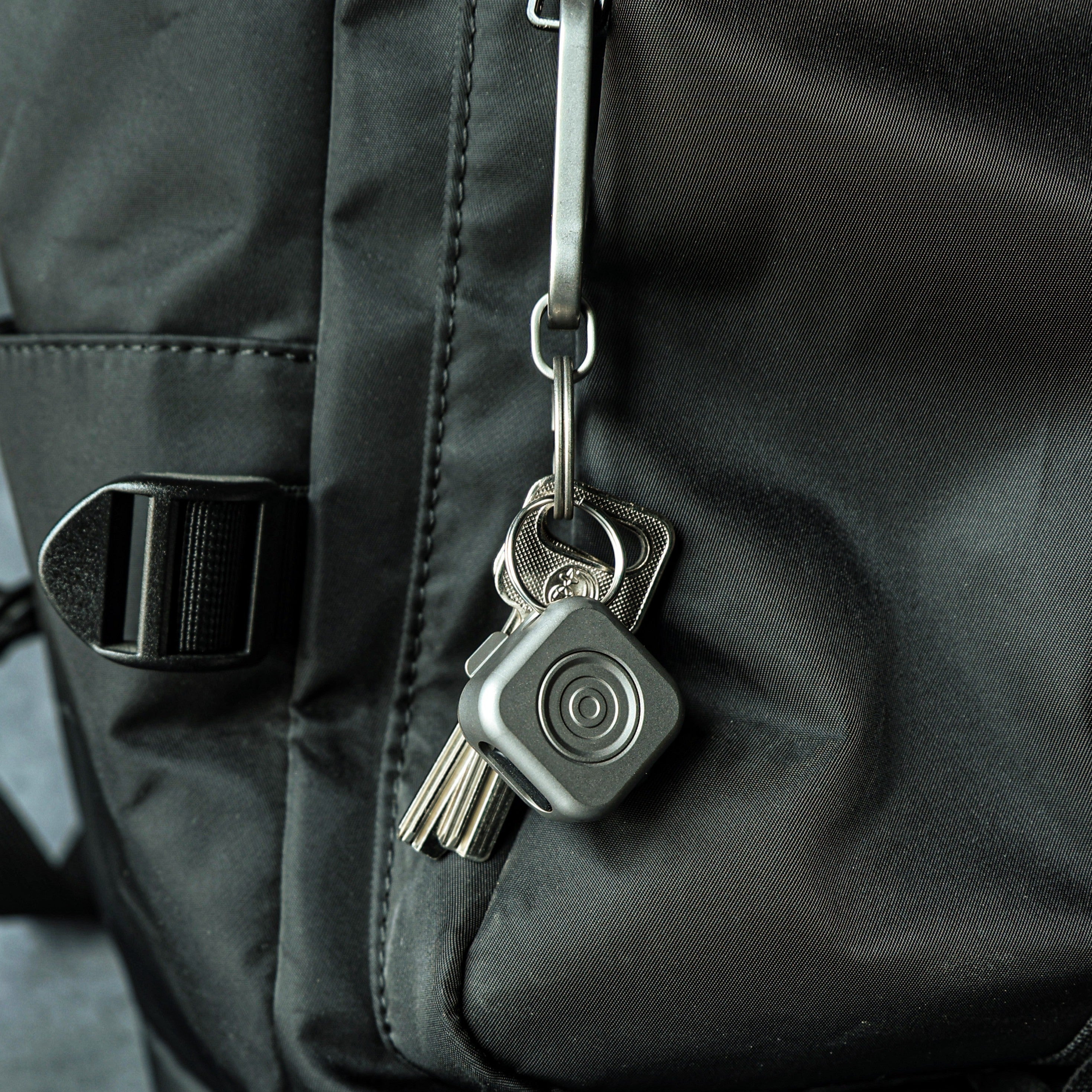 MagCoin - Titanium Magnetic Quick-Release Micro Flashlight