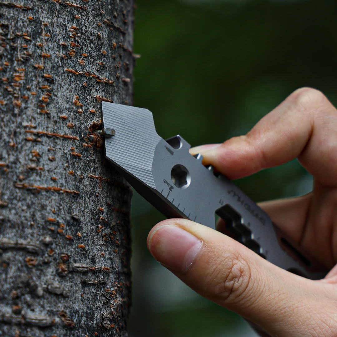 Feather-Weight Titanium EDC: Multi-tool Survival Functions in One Gear