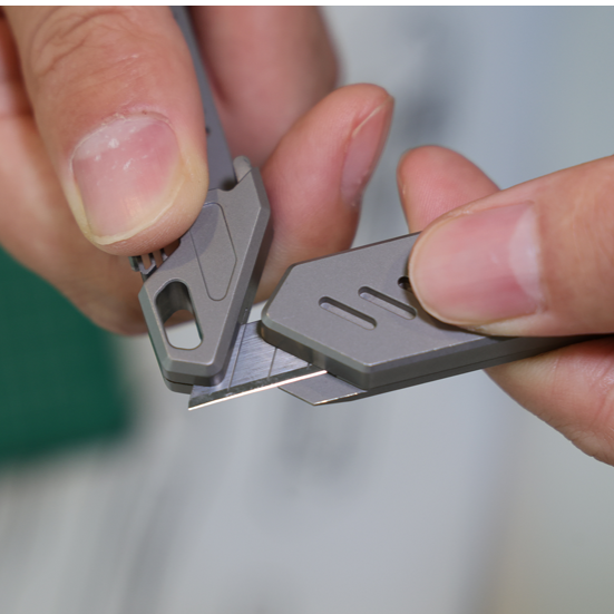 RayFlex Blade: 6-in-1 Titanium Multifunctional Utility Knife