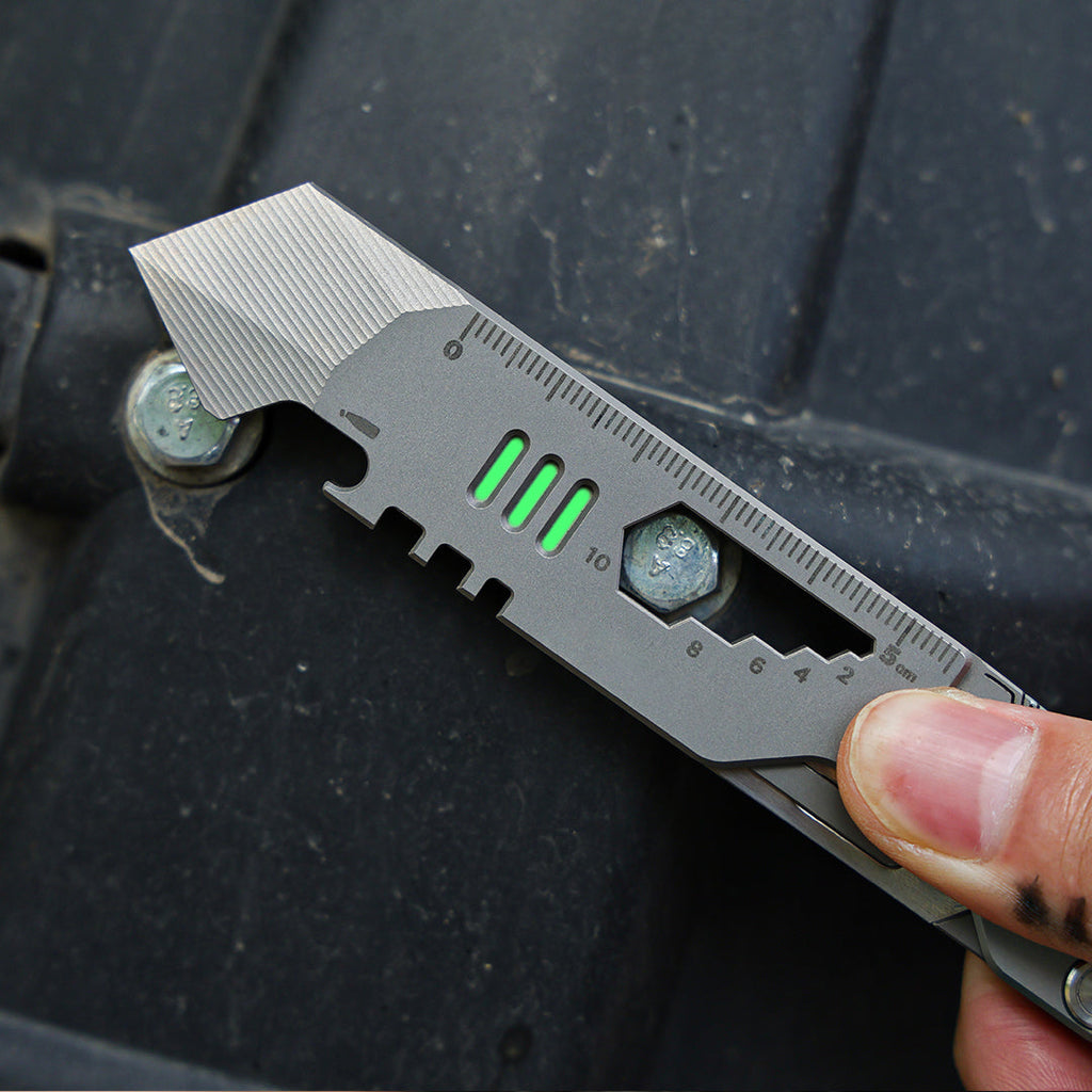 Feather-Weight Titanium EDC: Multi-tool Survival Functions in One Gear