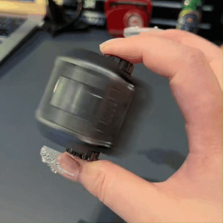 IgniteGyro：USB Rechargeable Double Arc Lighter