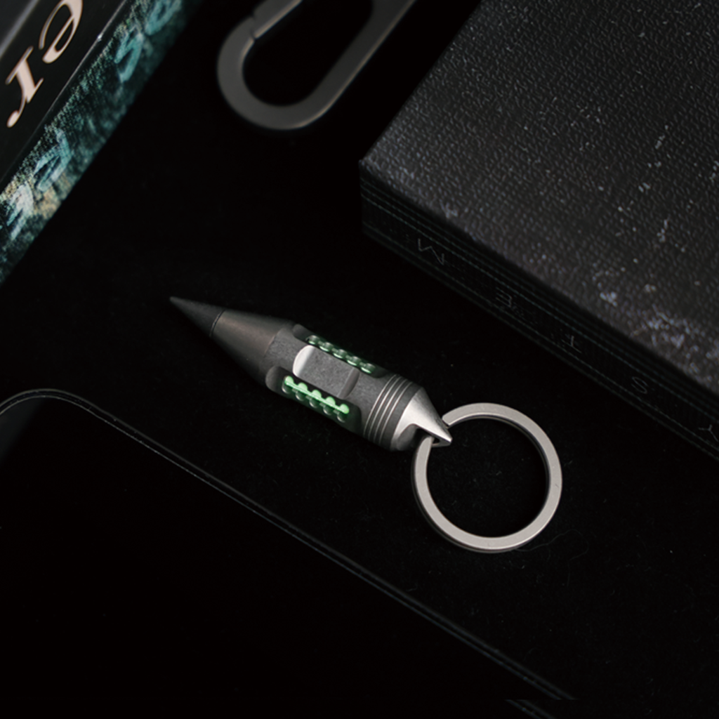 Wolf Fang 2.0- Titanium Keychain Lantern & Pen & Screwdriver