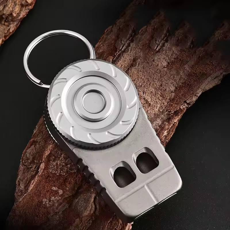 SonicSpinner：Titanium Emergency Whistle with Fidget Slider