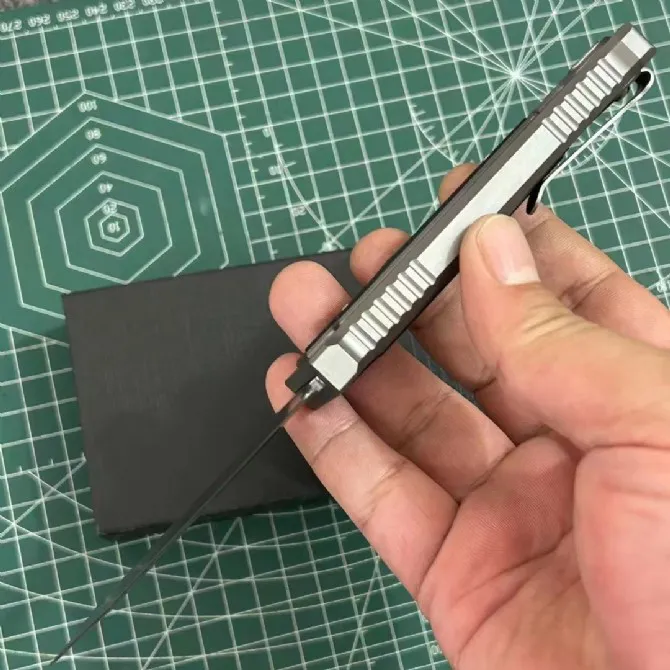 The ThornRazor – Gravity Knife with Selectable Blade Types | Aerospace Aluminum EDC Knife