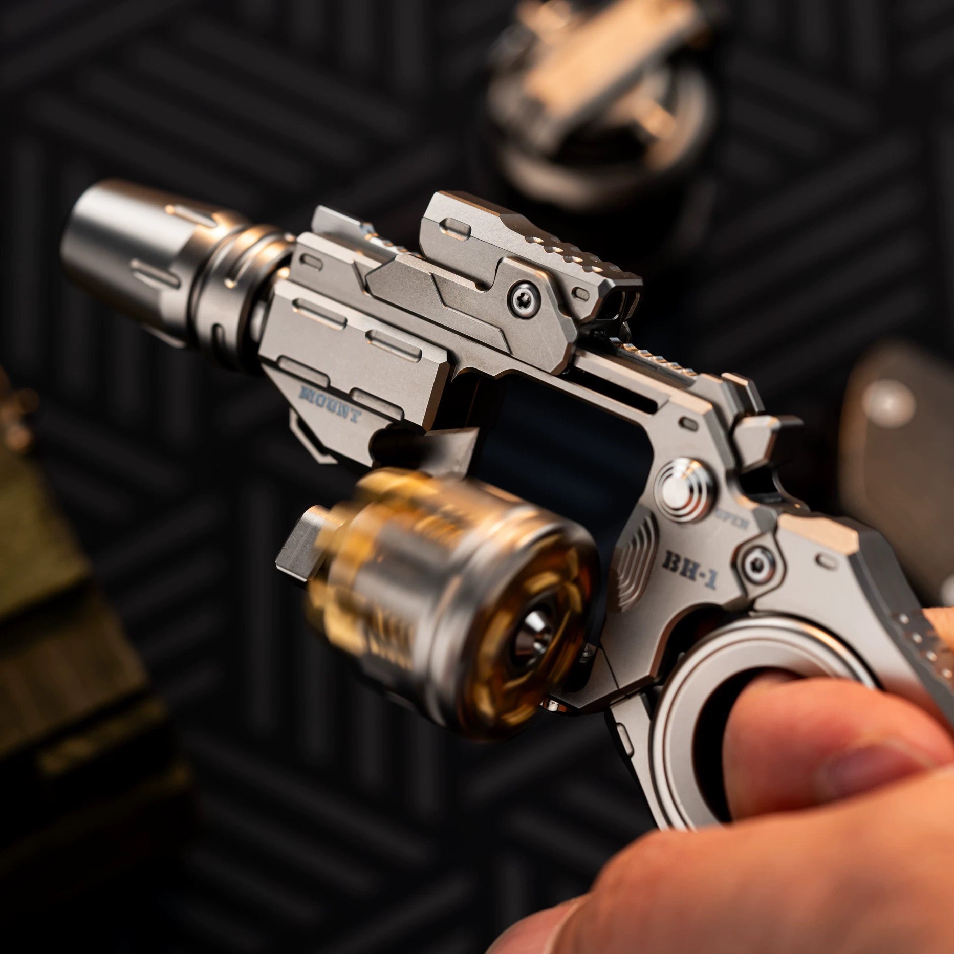 Breaker：Titanium Magnetic Fidget Toys