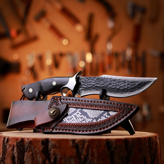 Obsidian Fang – 105-Layer Damascus VG10 Hunting Knife with Ebony Handle & Sheath