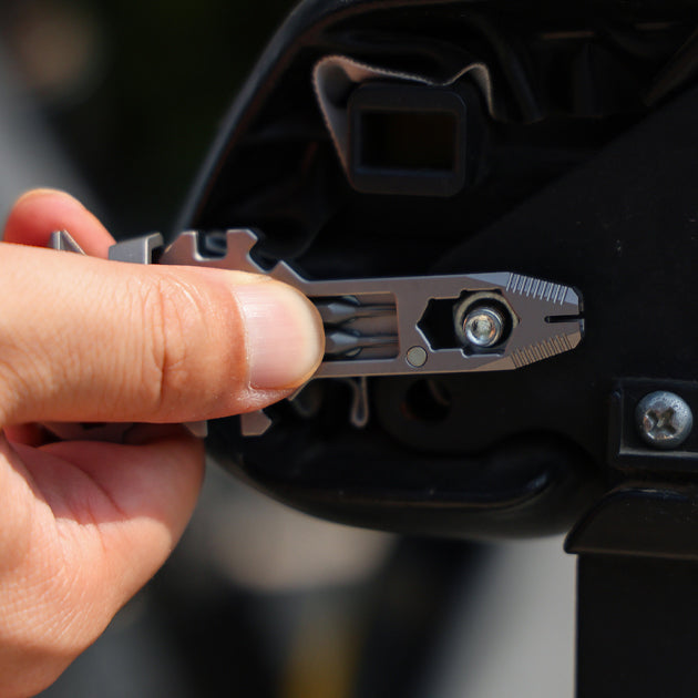 KeyMaster 2.0 - 18-in-1 Titanium EDC Multi-functional Tool