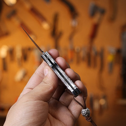 Feather-Light Samurai:Damascus Steel Folding Pocket Knife