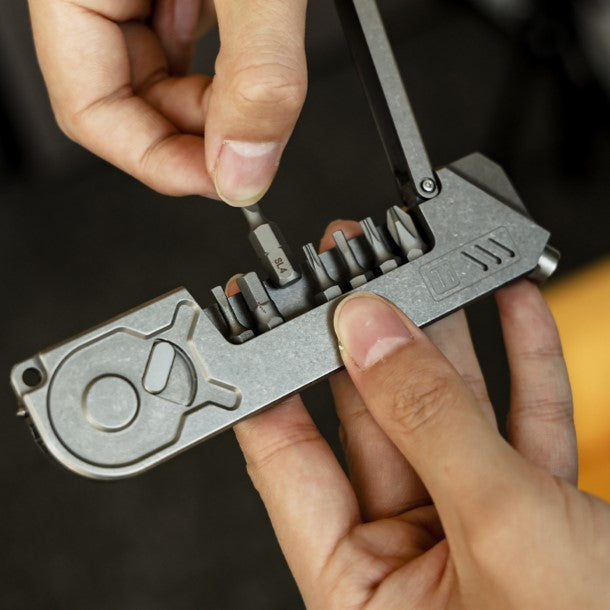 The UltraFix Driver: Titanium Magnetic Ratchet Screwdriver