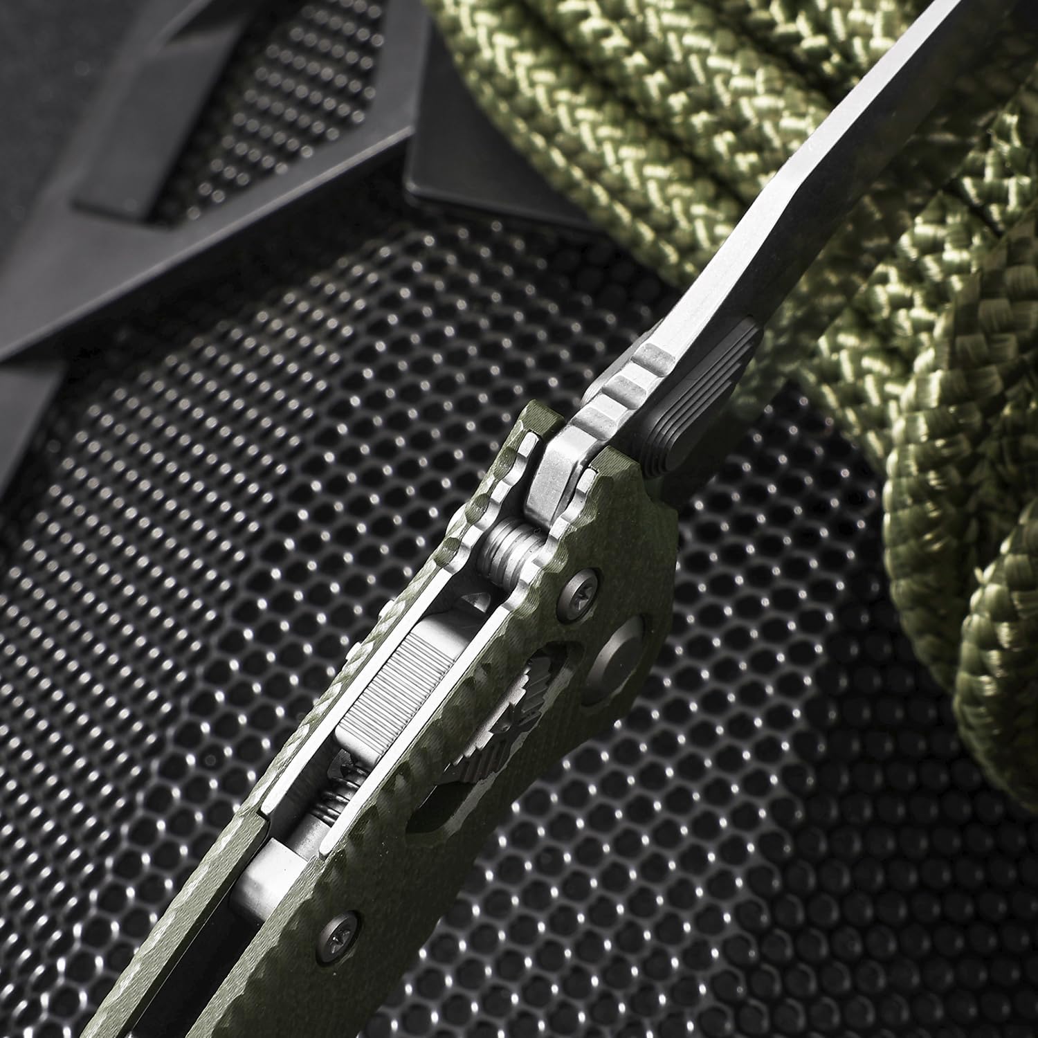 Forge Hawk : M390 Stainless Steel Folding Pocket Knife