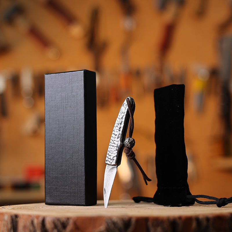 Feather-Light Samurai:Damascus Steel Folding Pocket Knife