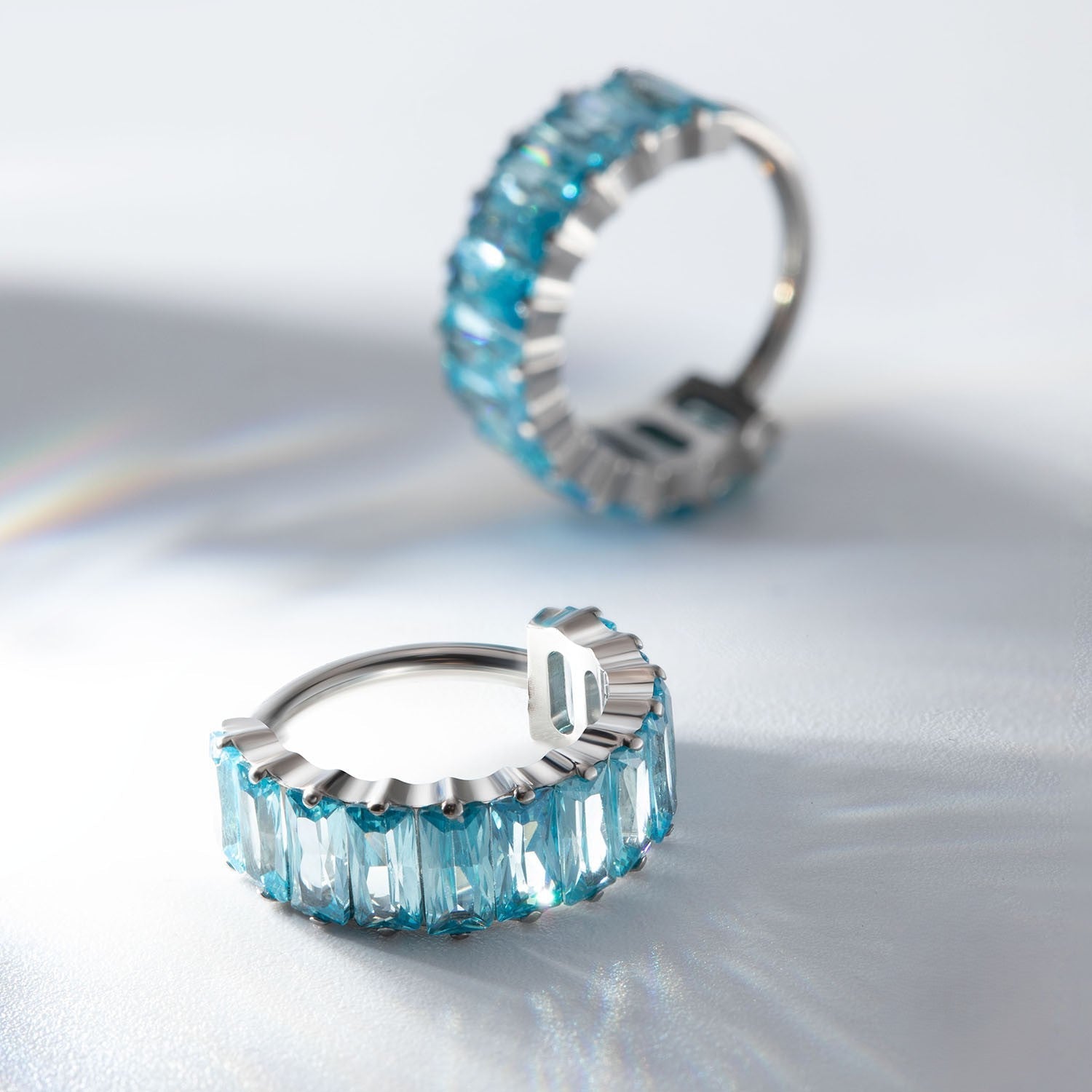 Icy CZ Stone Hoop – G23 Titanium Hypoallergenic Cartilage Earring