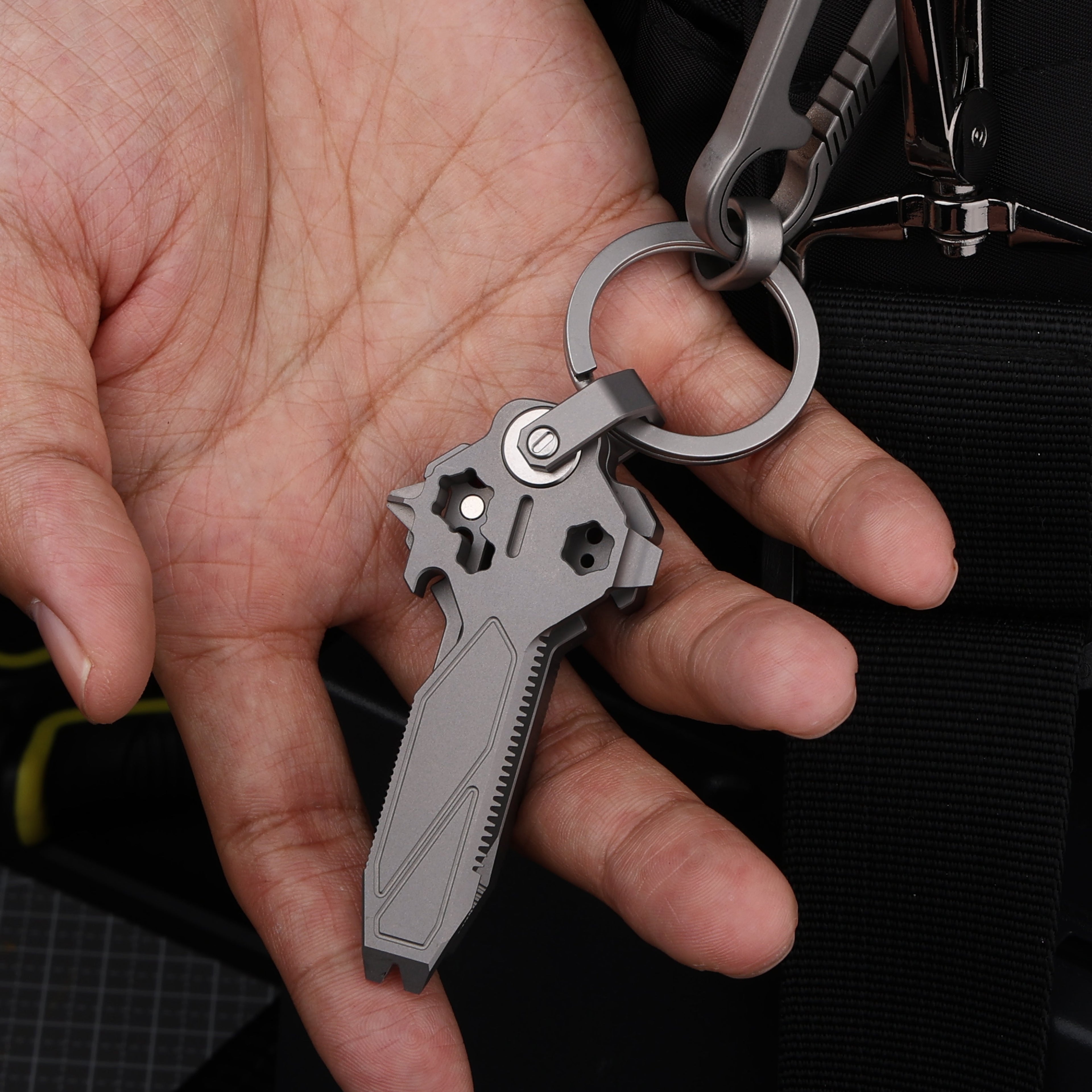 KeyMaster 2.0 - 18-in-1 Titanium EDC Multi-functional Tool
