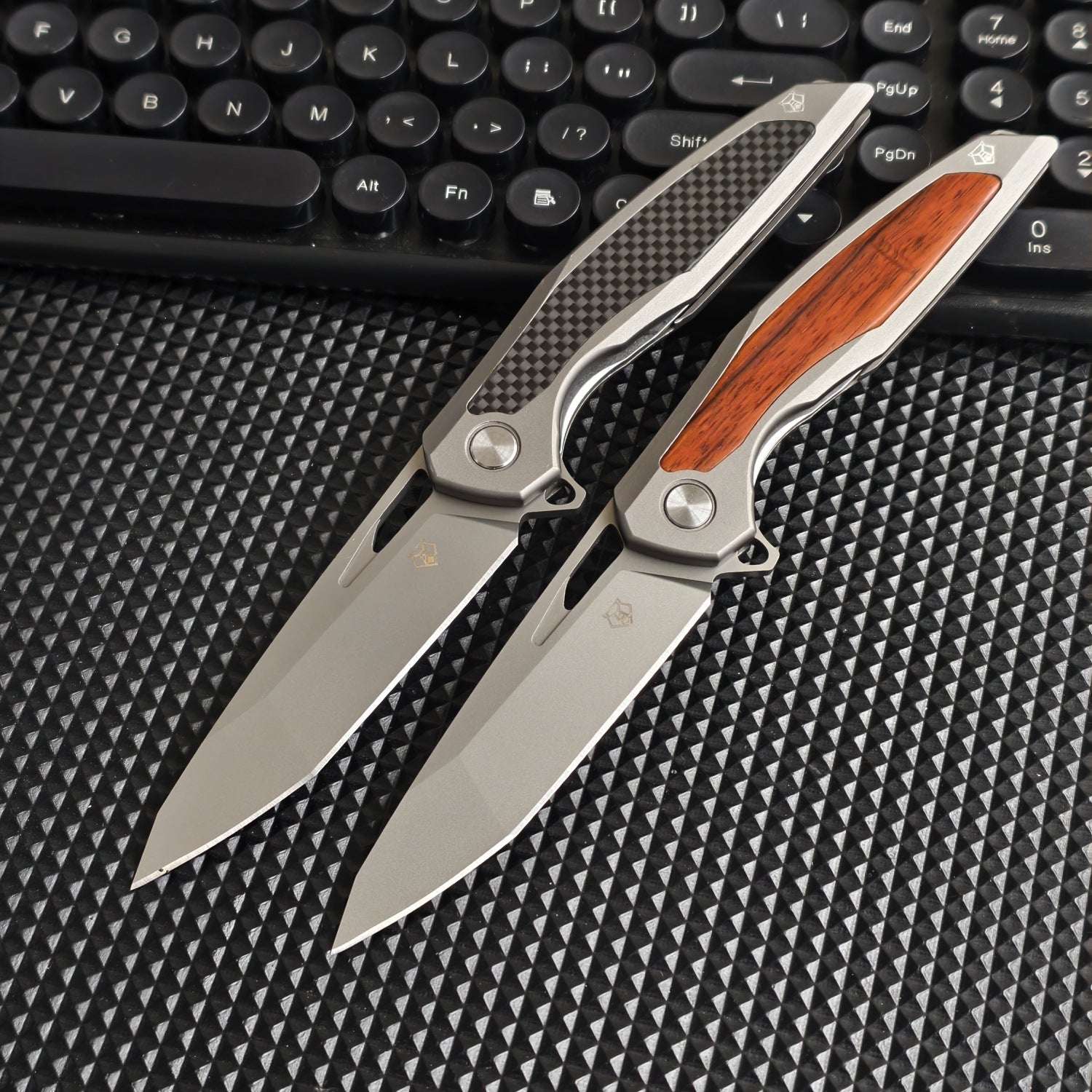 Razor-Edge Bear Claw: Viper's Fang D2 Steel Blade Folding Knife