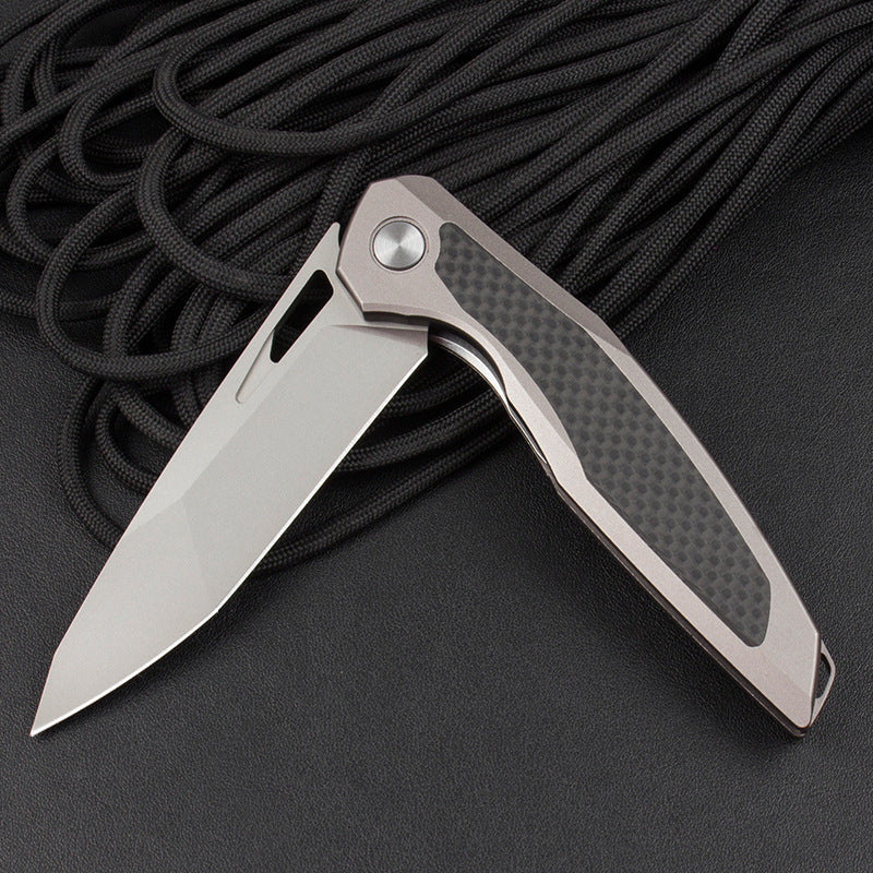 Razor-Edge Bear Claw: Viper's Fang D2 Steel Blade Folding Knife