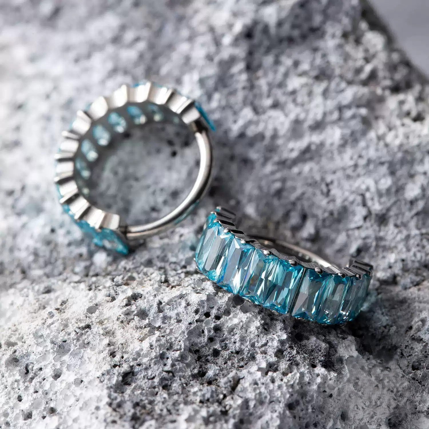 Icy CZ Stone Hoop – G23 Titanium Hypoallergenic Cartilage Earring